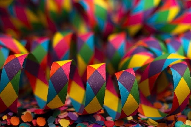 Screenshot of a third-party wallpaper app interface on a Vivo phone showing various categories and download options